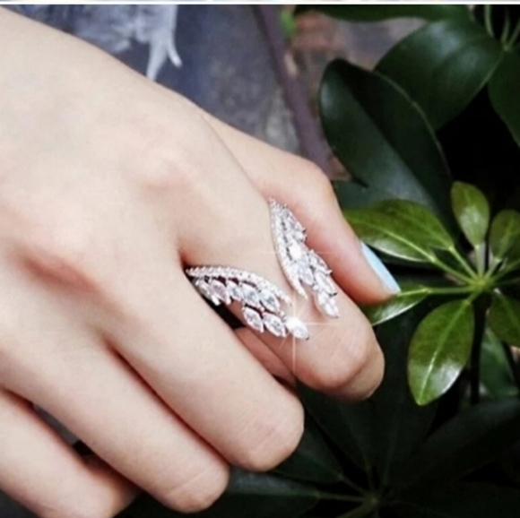 🎀Sparkling Angle Wing Ring - Picture 7 of 8